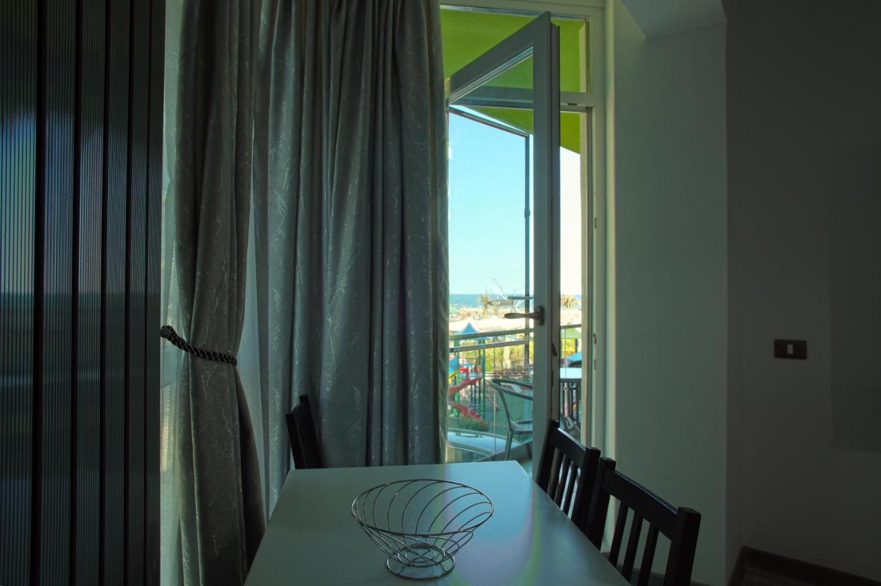 Isabelle Apartament Alezzi Beach Resort Mamaia Nord Неводарі Екстер'єр фото
