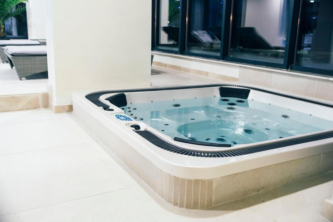 Isabelle Apartament Alezzi Beach Resort Mamaia Nord Неводарі Екстер'єр фото